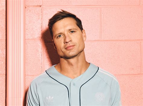 Walker hayes - Walker Hayes: Oh, shoot dude. I mean, I don't really know what's going on. Every single day I just wake up and kind of look where we are now regarding those types of things, like award nominations ...